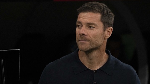 玩法-阿隆索重返雷亚莱竞技场，两位前皇家社会B队主帅之间的战术对决